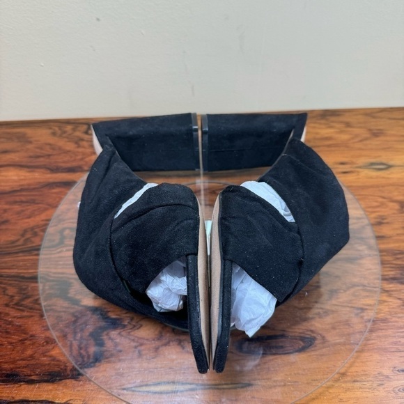 NEW Adrienne Vittadini Genie Crossover Sandal in black microsuede - Picture 12 of 15